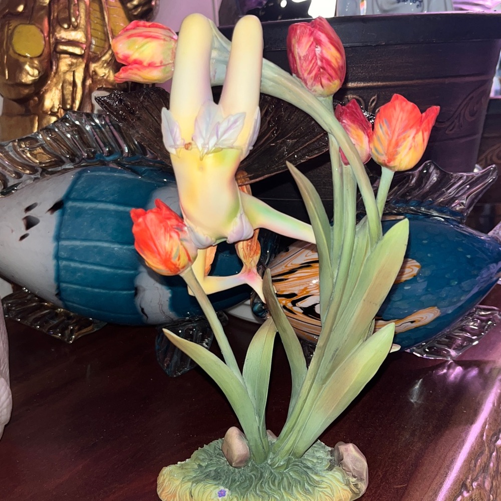 Dragonsite Charming Fairy and Tulip Figurine approx 8.5 inches - Picture 5 of 8